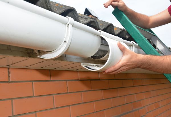 Cost of Gutter Maintenance in Spring Hill