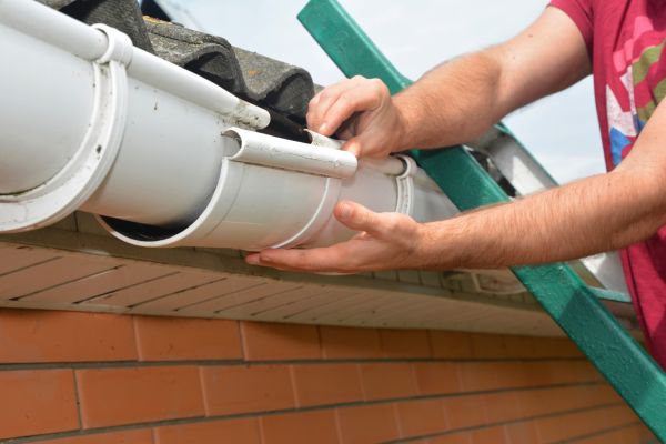 Cost of Large Gutter Repair in Spring Hill